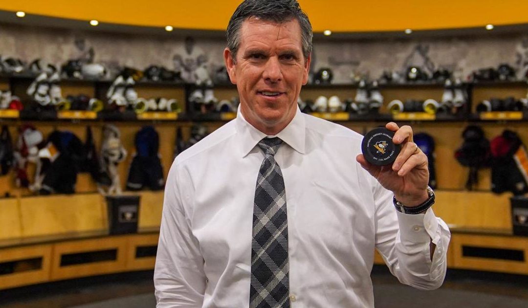 Players Recognize Sullivan for Becoming Penguins’ Winningest Coach