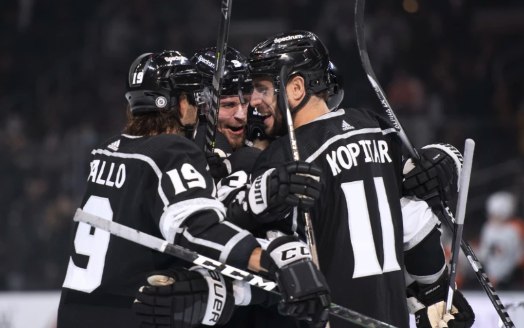Kings strike fast and often to beat Flyers for coach Todd McLellan’s 500th win