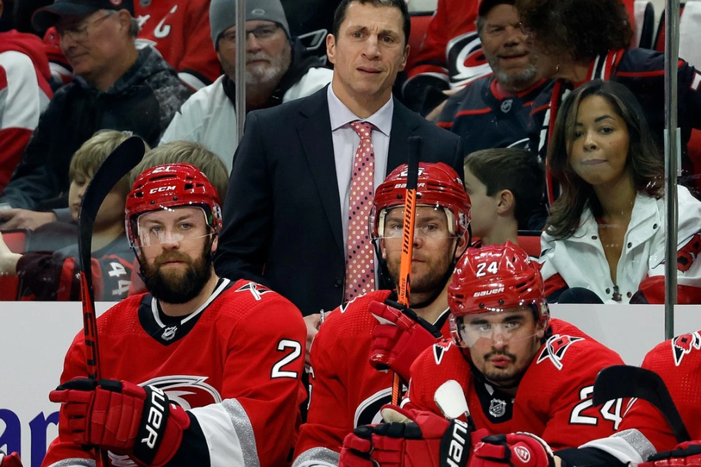 Canadiens’ St. Louis and Canes’ Brind’Amour have similar coaching styles