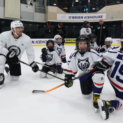 Kings entertain kids with post-practice clinic at Global Series